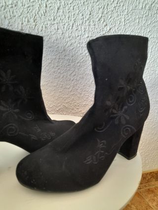Botas Bordadas de mujer