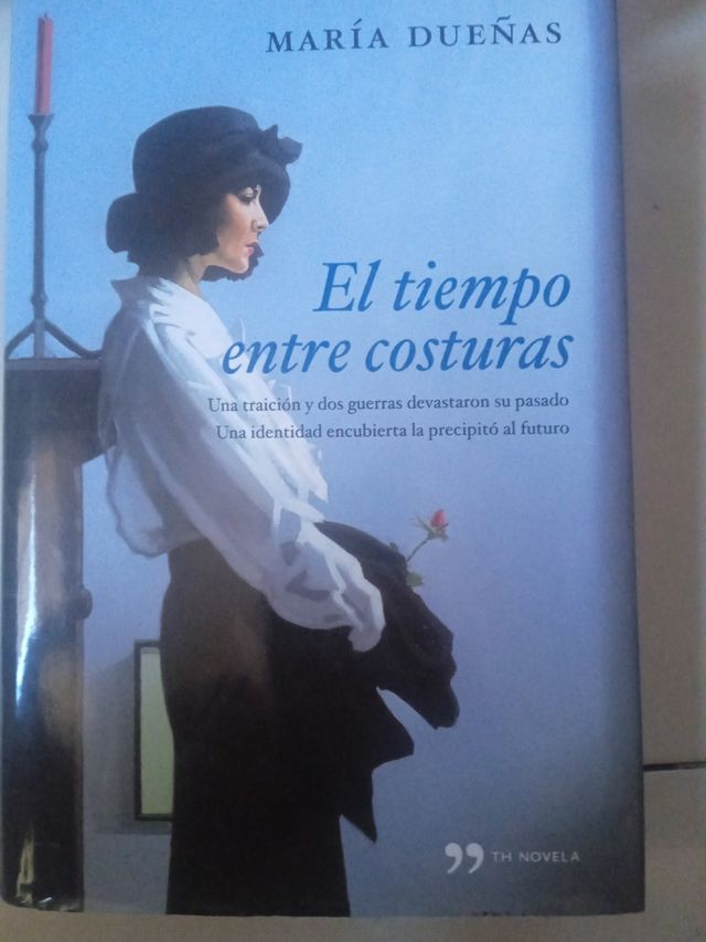 El tiempo entre costuras