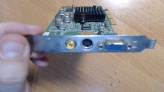 SE VENDE LOTE DE 3 TARJETAS GRAFICAS