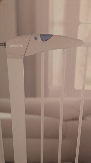 Valla de seguridad infantil para puerta