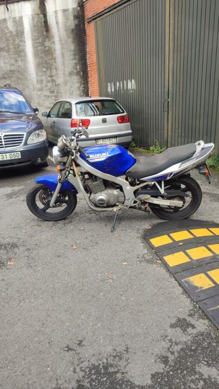 Suzuki GS 500 del 2002, por piezas