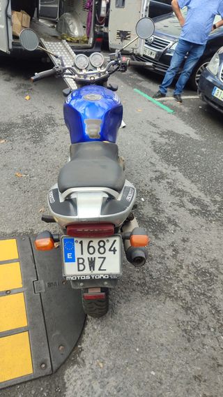 Suzuki GS 500 del 2002, por piezas