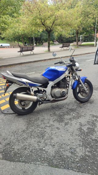 Suzuki GS 500 del 2002, por piezas
