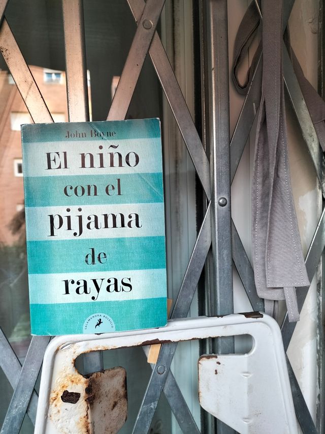 Libro : el niño con el pijama de rayas