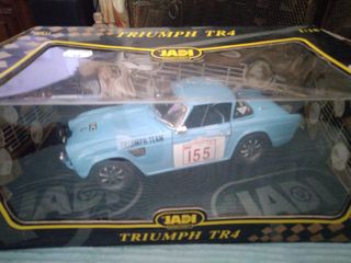 Triumph TR4 1/18
