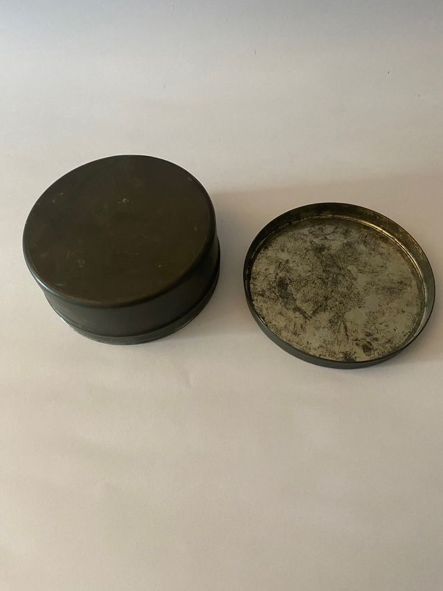 Caja antigua de pelicula de 35 mm