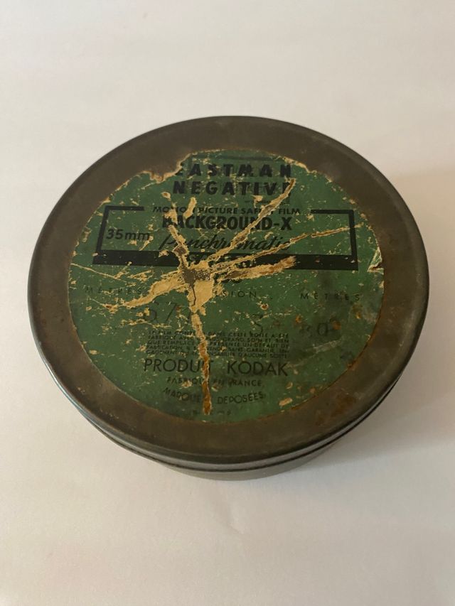 Caja antigua de pelicula de 35 mm