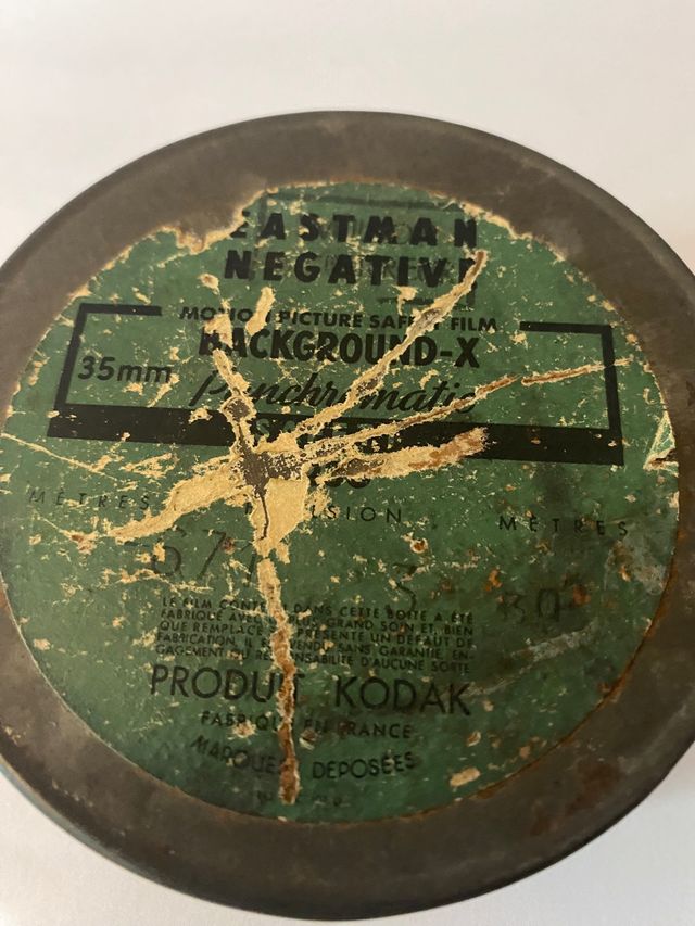 Caja antigua de pelicula de 35 mm