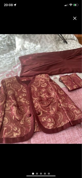 Chaqueta, falda larga y bolso. Fiesta