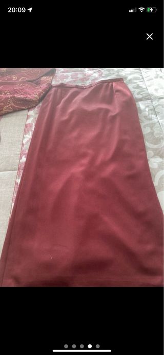Chaqueta, falda larga y bolso. Fiesta