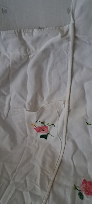 Grembiule ricamato con pettorina