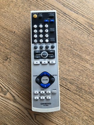 REPRODUCTOR ONKIO de CD, MP3 Y RADIO CON ALTAVOCES