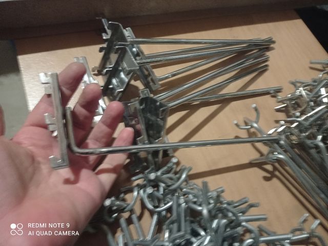 Ganci per scaffalatura