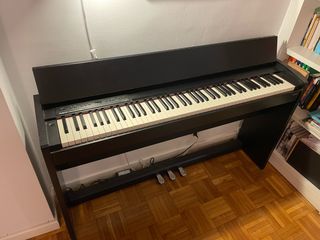 Piano Roland F-130R