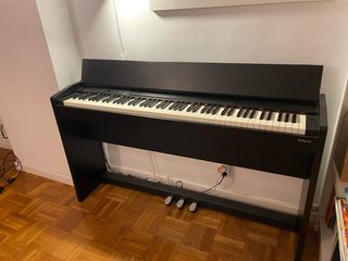 Piano Roland F-130R