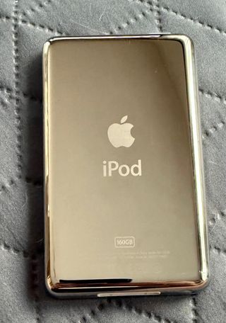 iPod Classic 160gb + iPod remote radio