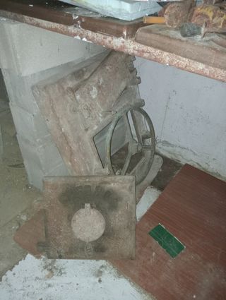 Puerta y volante de horno antiguo