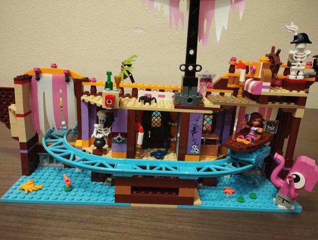 MUELLE DE LA DIVERSIÓN DE HEARTLAKE LEGO FRIENDS