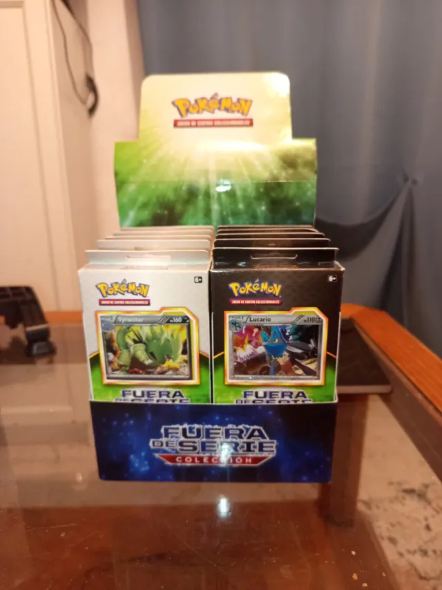 Caja expositor Pokémon fuera de serie