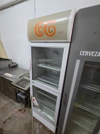 631213000 deja wasap nevera expositora de bebidas