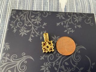 Colgante de oro de 18 kt y rubies
