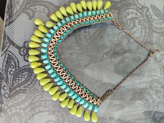 Collar tono verde bisutería 