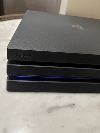 Consolle PS4 pro 1 ThB con 1 controller