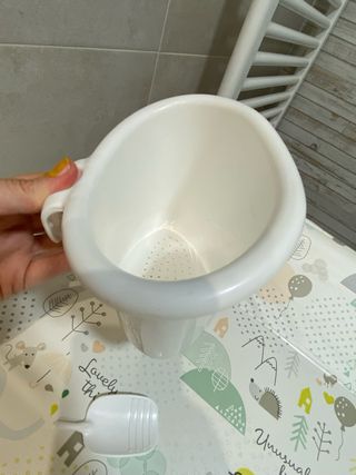 Cambiador marca Cam para bebé, soporte bañera