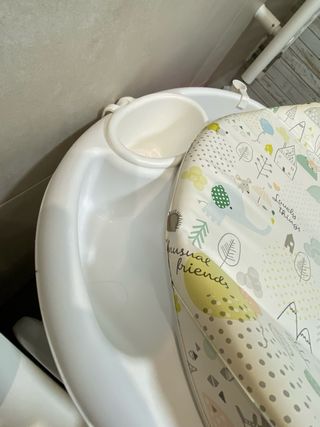 Cambiador marca Cam para bebé, soporte bañera