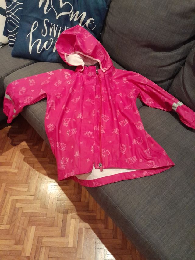 Chubasquero nin̈a,hello kitty. Del HYM
