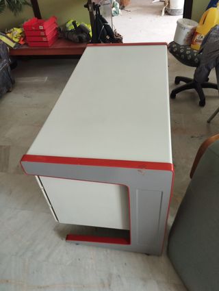 Mesa escritorio cajonera metálica