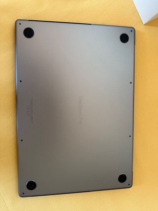 Apple Macbook Pro 18,1 16”