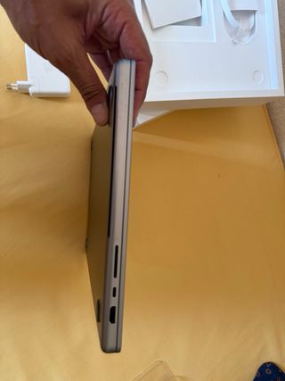 Apple Macbook Pro 18,1 16”