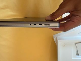 Apple Macbook Pro 18,1 16”
