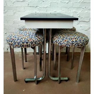 tavolo in formica + sgabelli