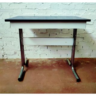 tavolo in formica + sgabelli