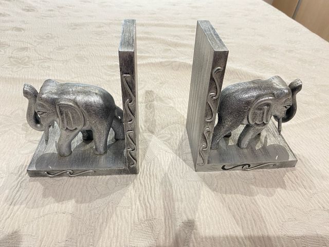 Pareja de elefantes apoyalibros