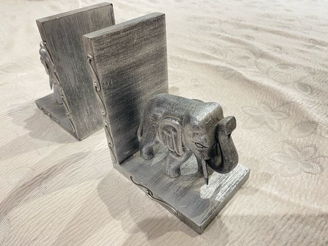 Pareja de elefantes apoyalibros