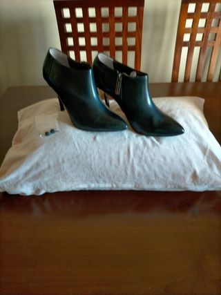 Preciosos botines Adolfo Domínguez 