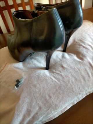 Preciosos botines Adolfo Domínguez 