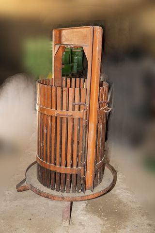 Prensa para uva. Hierro