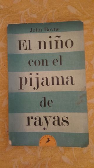 El niño con el pijama de rayas