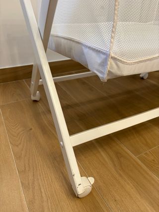Minicuna de madera blanca