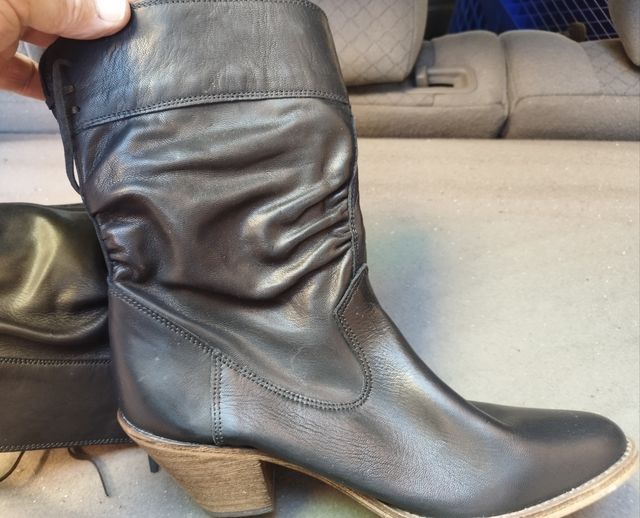 Bota 👢 cuero media altura