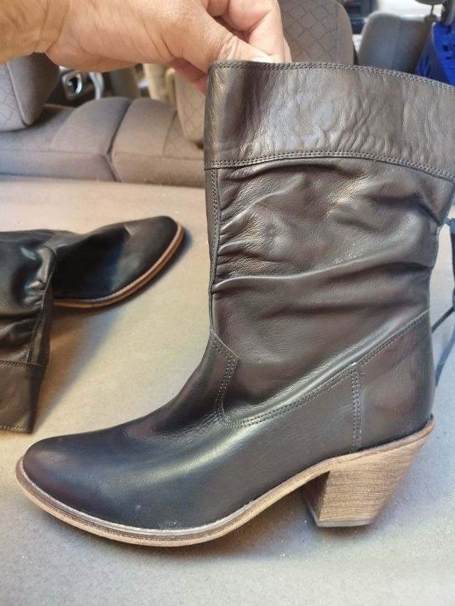 Bota 👢 cuero media altura
