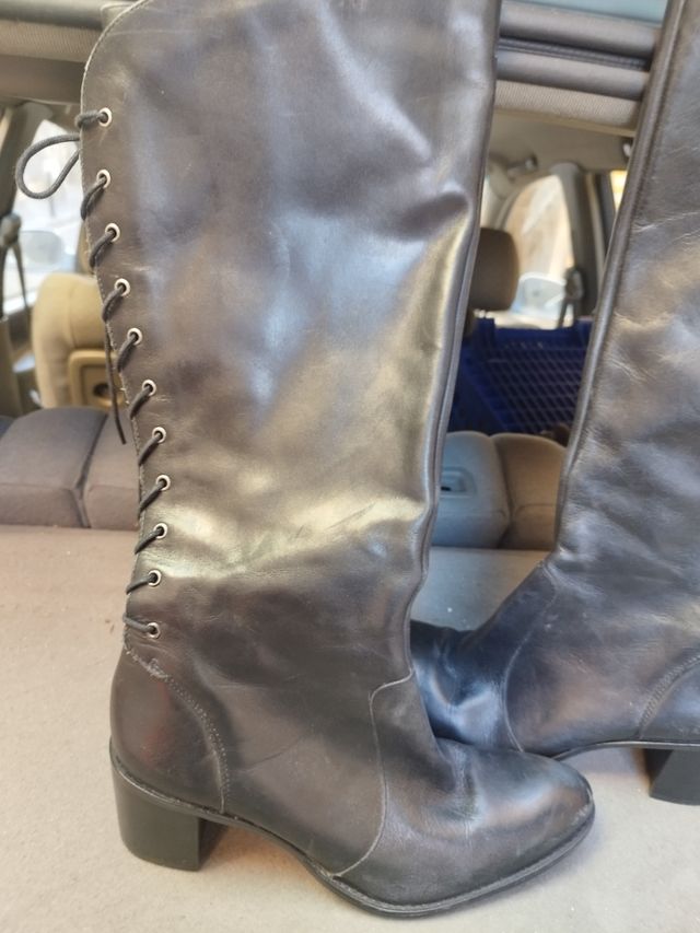 Bota 👢 alta, de cuero