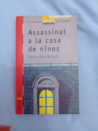 Libro catalán:Assassinat a la casa de nines