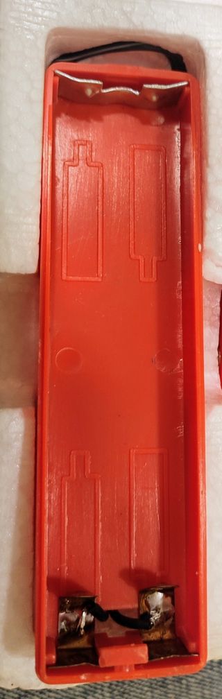 Maquina de coser de viaje a pilas.