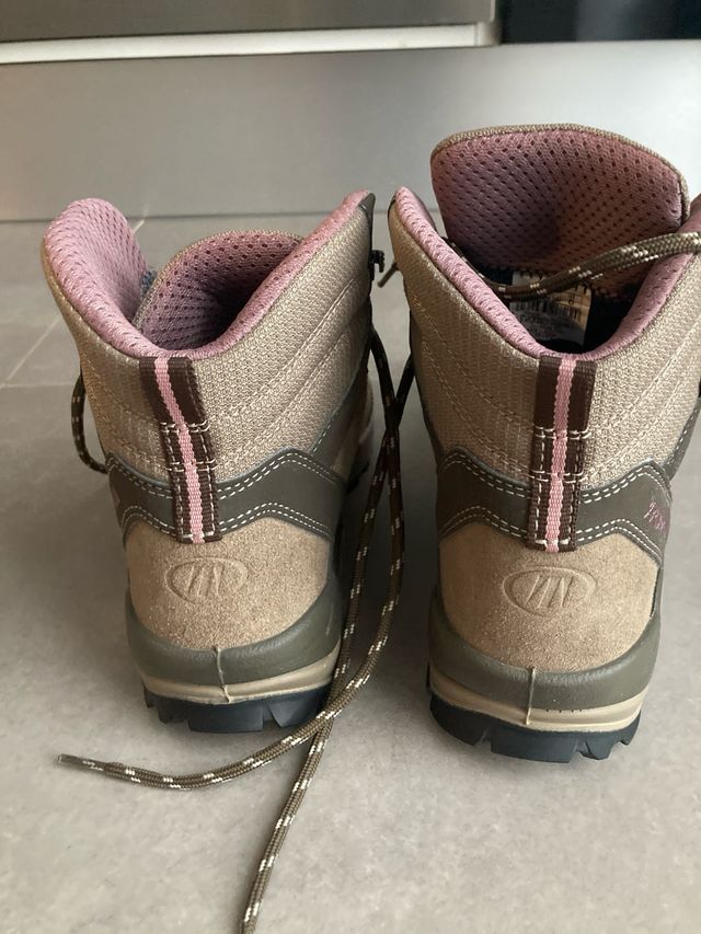 Botas de montaña y trekking