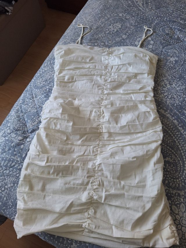 Vestido corto blanco de Zara